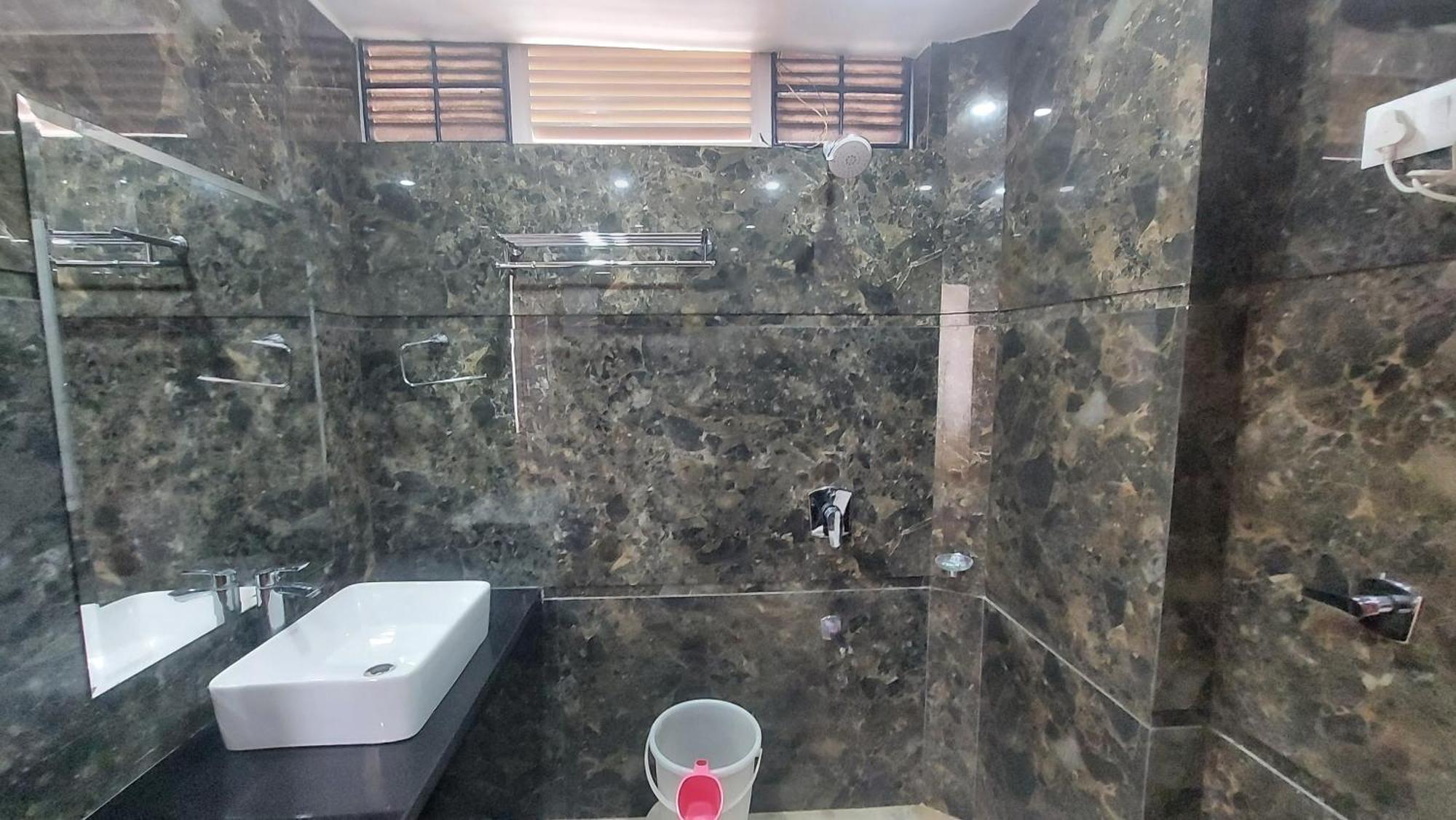 דרמסאלה Hotel India House מראה חיצוני תמונה